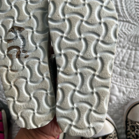 Toddler Girls Shoe Bundle- Size 8 Converse, Keen - Picture 7 of 8